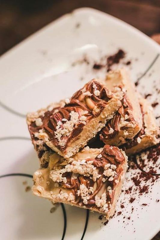 Barras de avena y mantequilla de marañón con chocolate